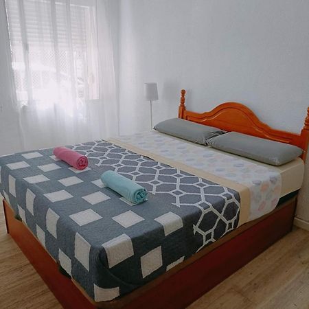 8 Mins Walk To Train Station Low Cost Youth Hostel 세비야 외부 사진