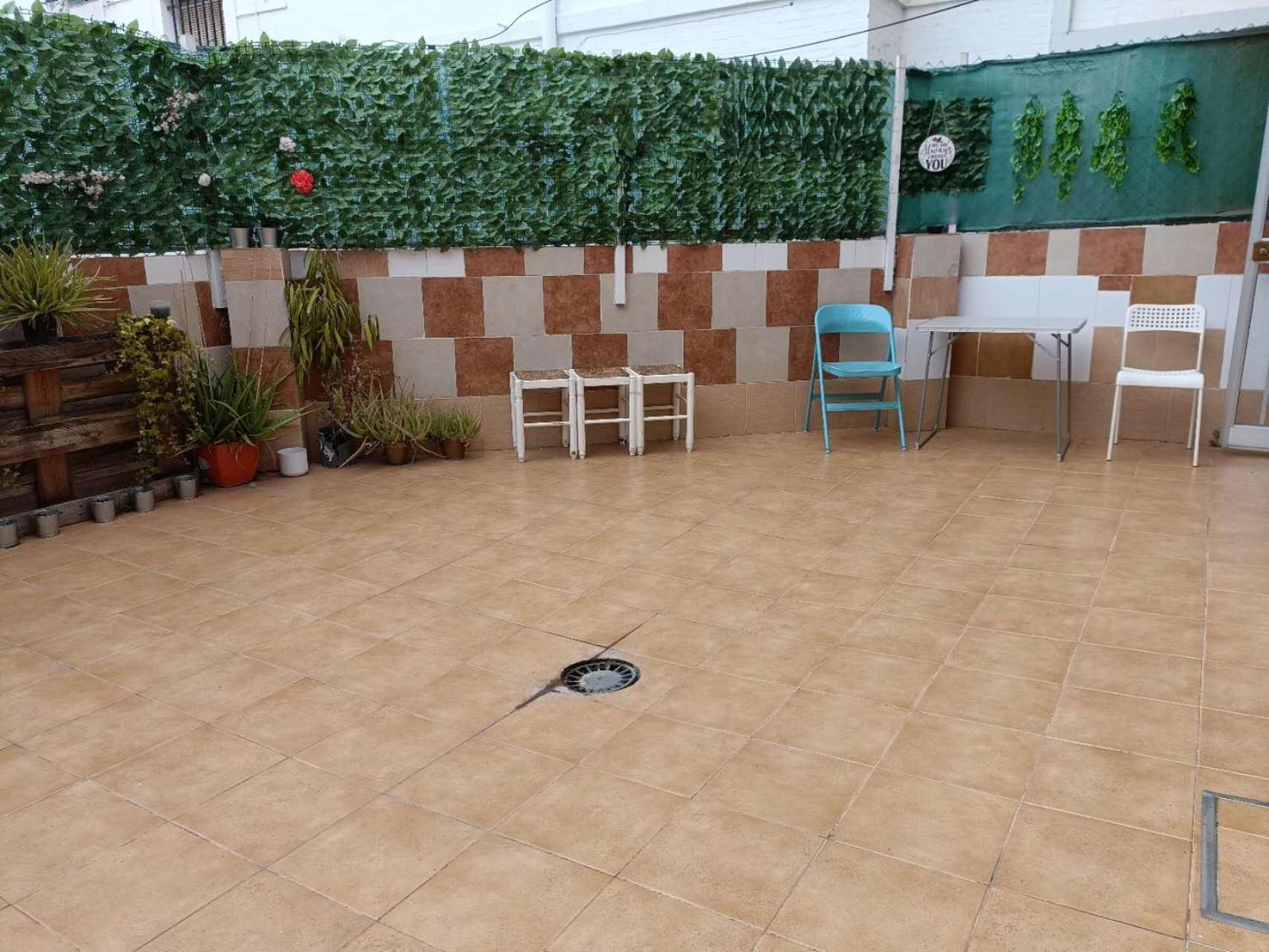 8 Mins Walk To Train Station Low Cost Youth Hostel 세비야 외부 사진